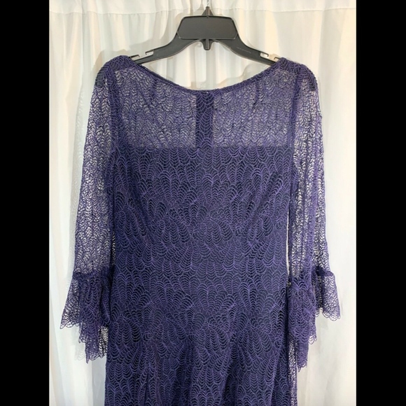 NEW Talbot Runhof Allium Lace Bell Sleeve dress - Picture 3 of 8